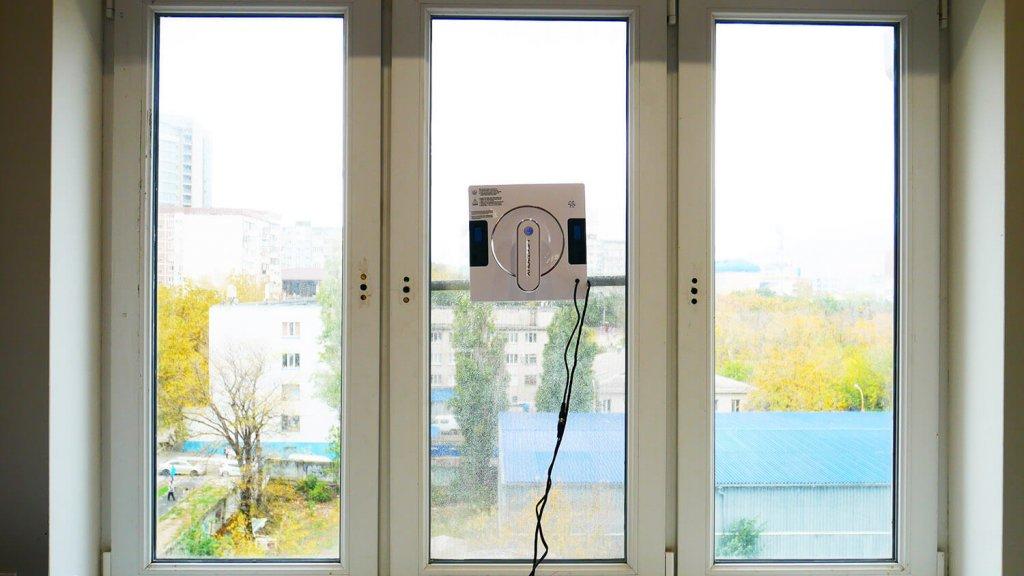 Liectroux YW509: Мойка узкого окна