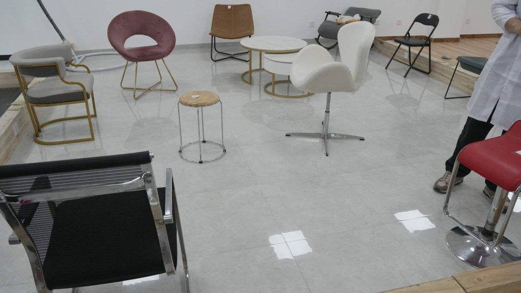 Тест со стульями разной формы