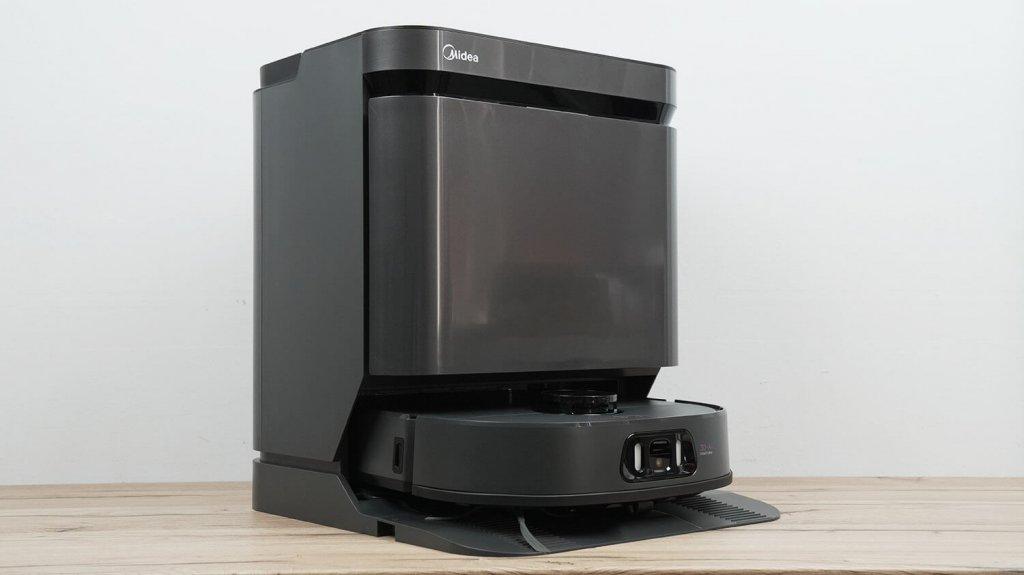 Midea VCR V15 Pro Ultra: робот на станции
