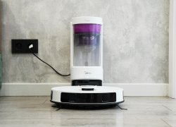 Midea VCR S20 Plus: станция БЕЗ МЕШКА, 8000 Па, подъем салфетки
