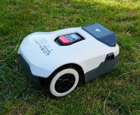 Робот-газонокосилка Anthbot Genie 1000: высокая производительность, камеры с подсветкой, 5 ножей