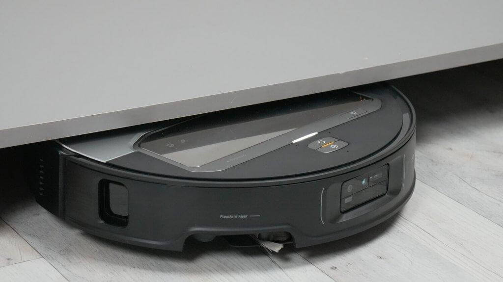 Roborock Saros Z70: Проезд под низкой мебелью