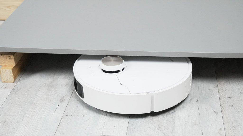 Dreame L40s Pro Ultra: Проезд под низкой мебелью