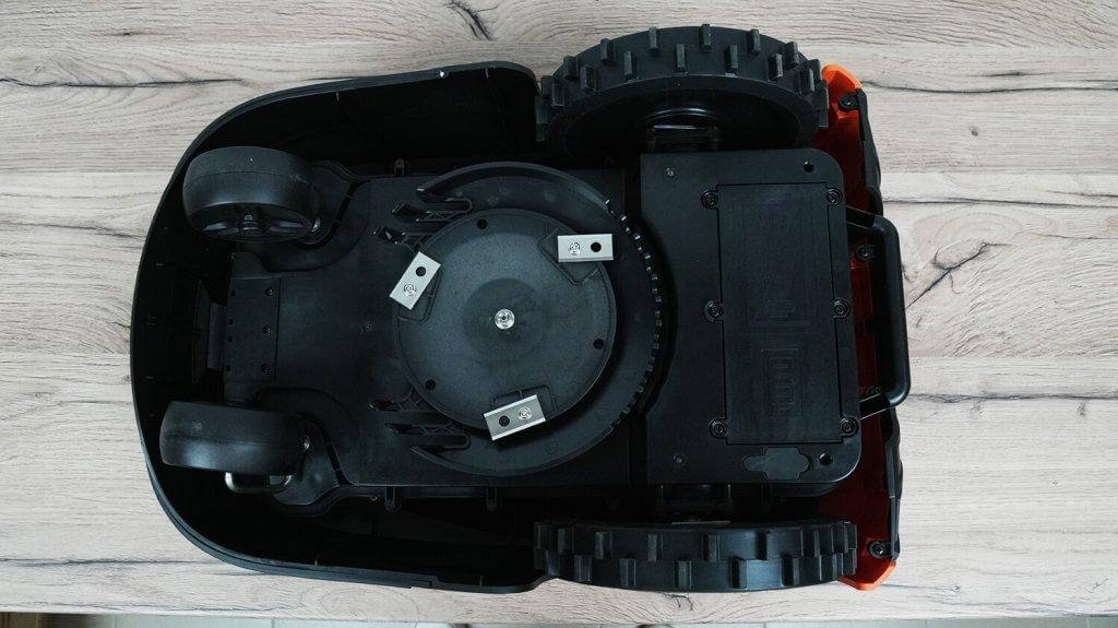 Robokos RM600i: Вид снизу