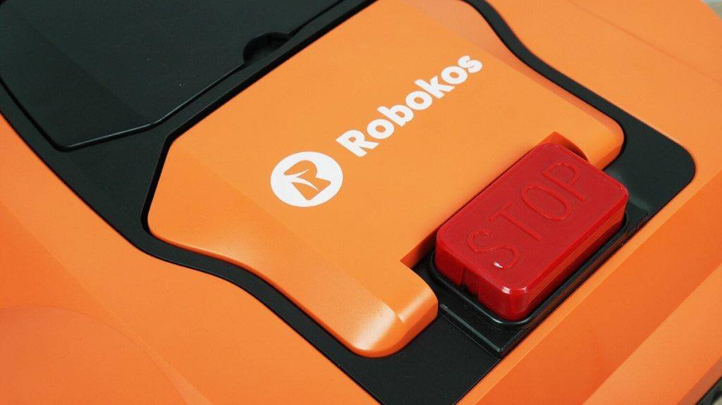 Robokos RM600i: Крышка панели управления и кнопка аварийной остановки