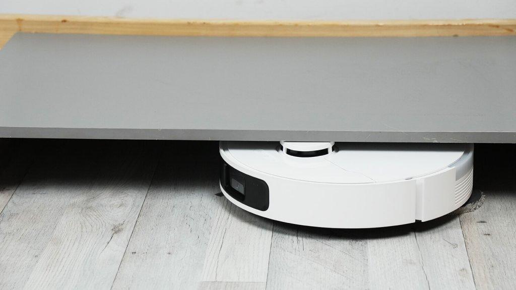 Dreame L40: Проезд под низкой мебелью