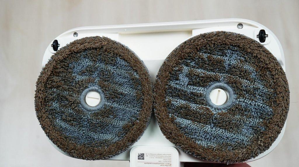 Dreame R10s Aqua: Салфетки набиваются грязью