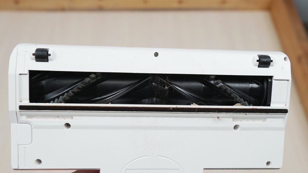 Polaris PVCSDC 3000 Wi-Fi IQ Home: Роллер после сбора мусора Polaris PVCSDC 3000 Wi-Fi IQ Home: Роллер после сбора мусора